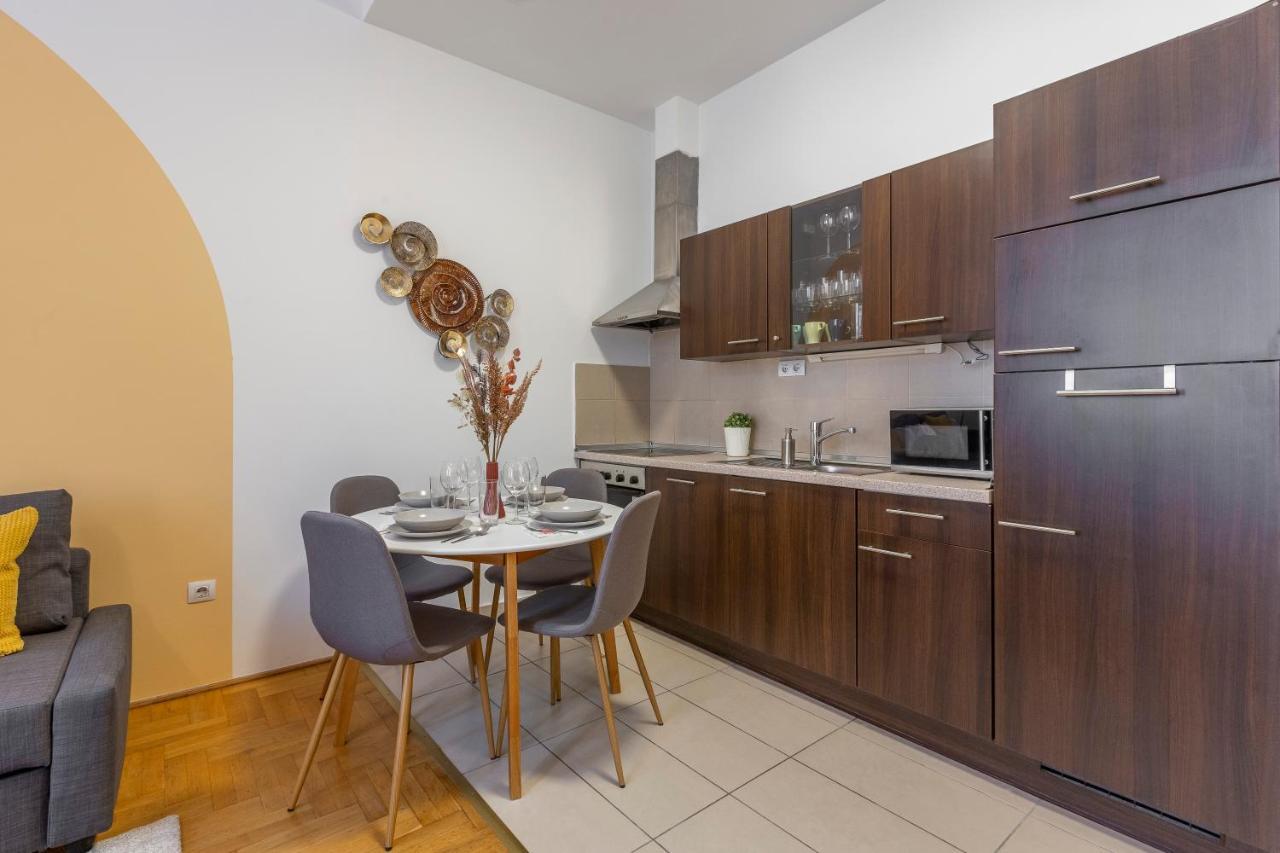 Cozy Home By Bella In The Heart Of Boedapest Buitenkant foto