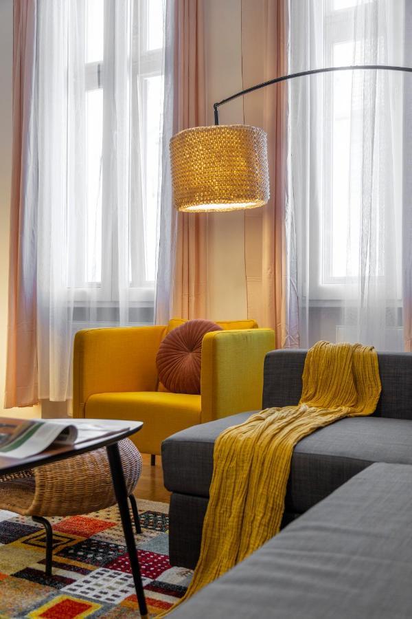 Cozy Home By Bella In The Heart Of Boedapest Buitenkant foto