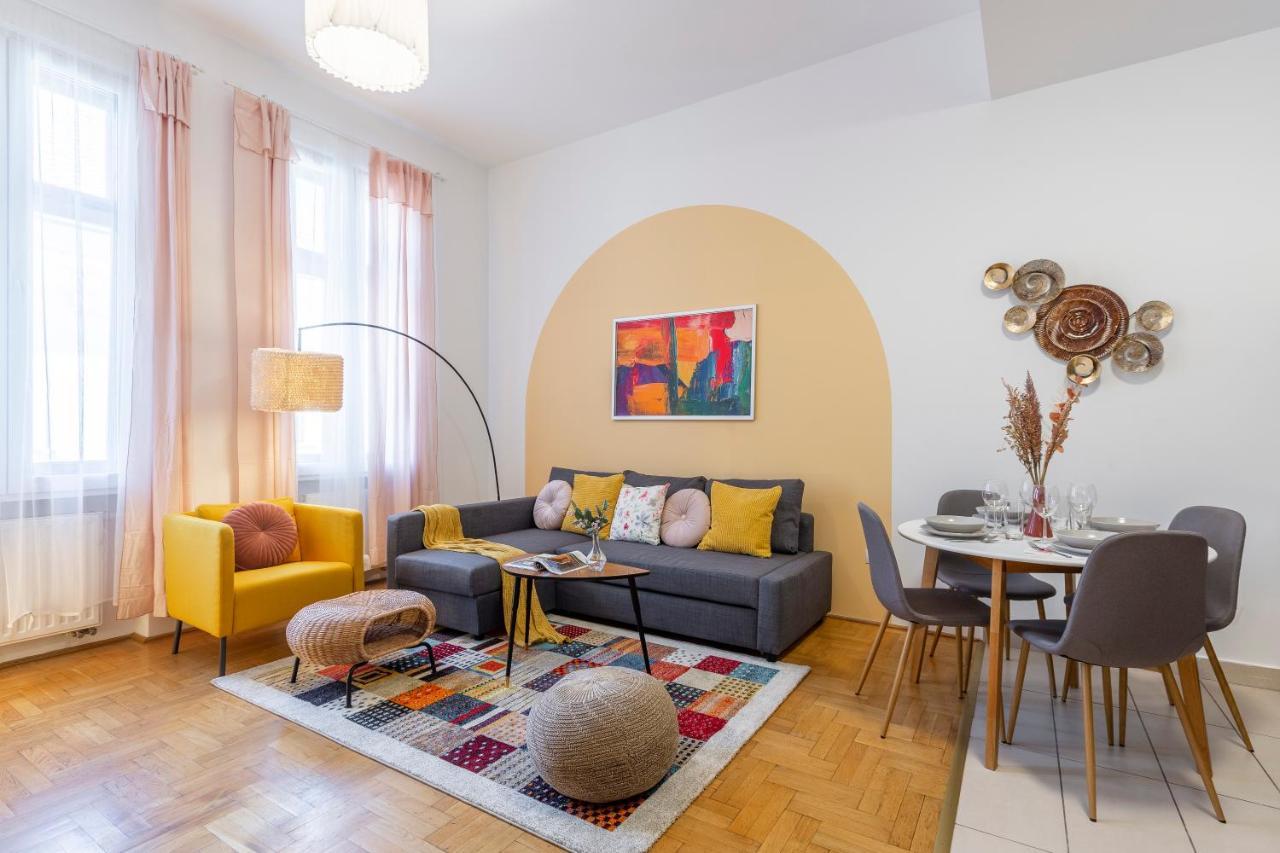 Cozy Home By Bella In The Heart Of Boedapest Buitenkant foto